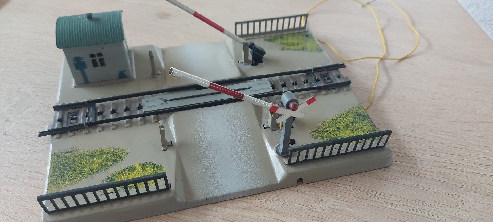 Märklin mechanische overweg voor M-rails artnr 7390, Wisselstroom, Wagon, Ophalen of Verzenden, Zo goed als nieuw