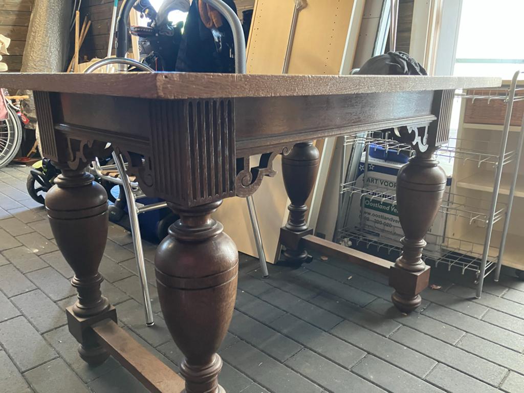 Antieke houten tafel met gedraaide poten, Ophalen