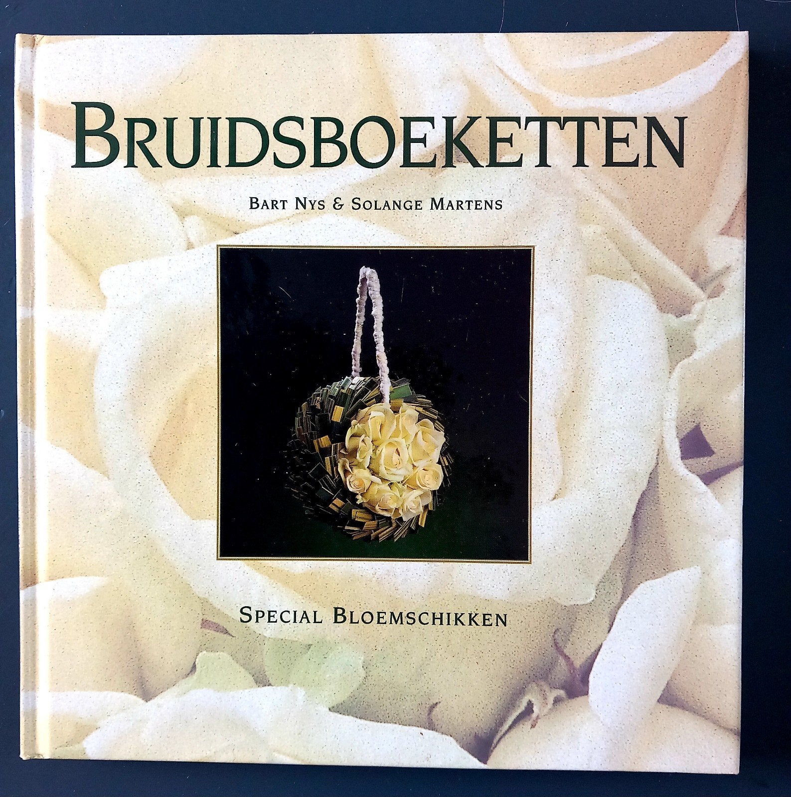 Bruidsboeketten - Special boek over Bloemschikken, Kleding | Dames, Ophalen of Verzenden, Zo goed als nieuw, Accessoires