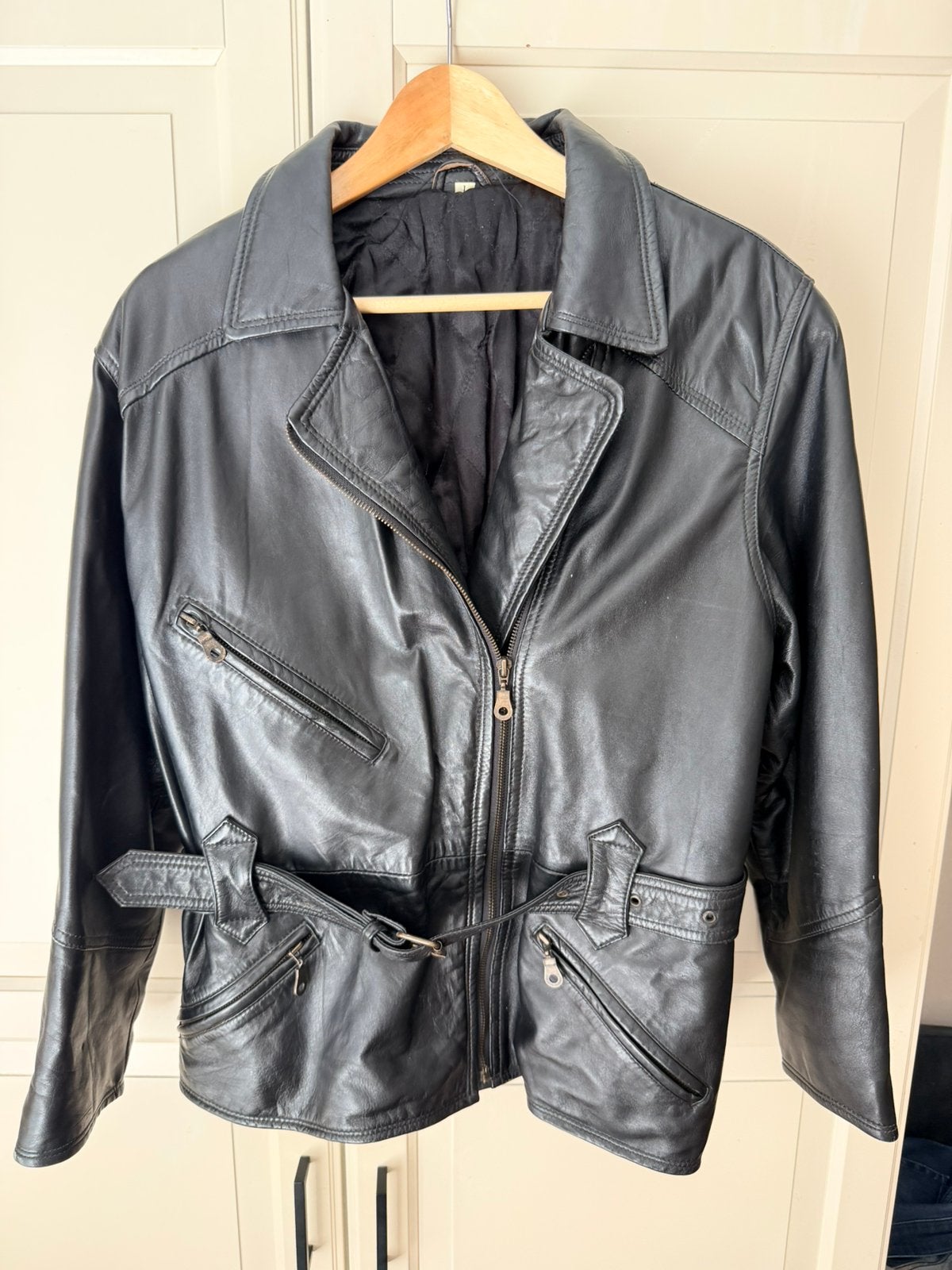Stoer Zwart Leren Biker Jack / Motorjas - Echt Leer - Maat L, Kleding | Dames, Jassen | Zomer, Ophalen, Zo goed als nieuw, Zwart