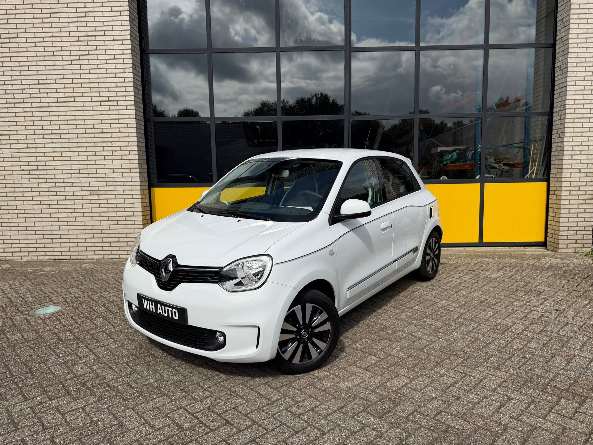 Renault Twingo 90PK Automaat, Groot scherm, stoelverwarming, Auto's, Renault, Gebruikt, Zwart, 4 stoelen, Leder en Stof