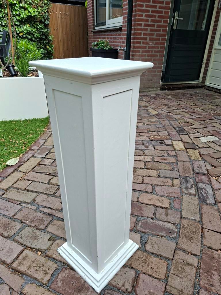 Houten witte pilaar voor planten, Ophalen