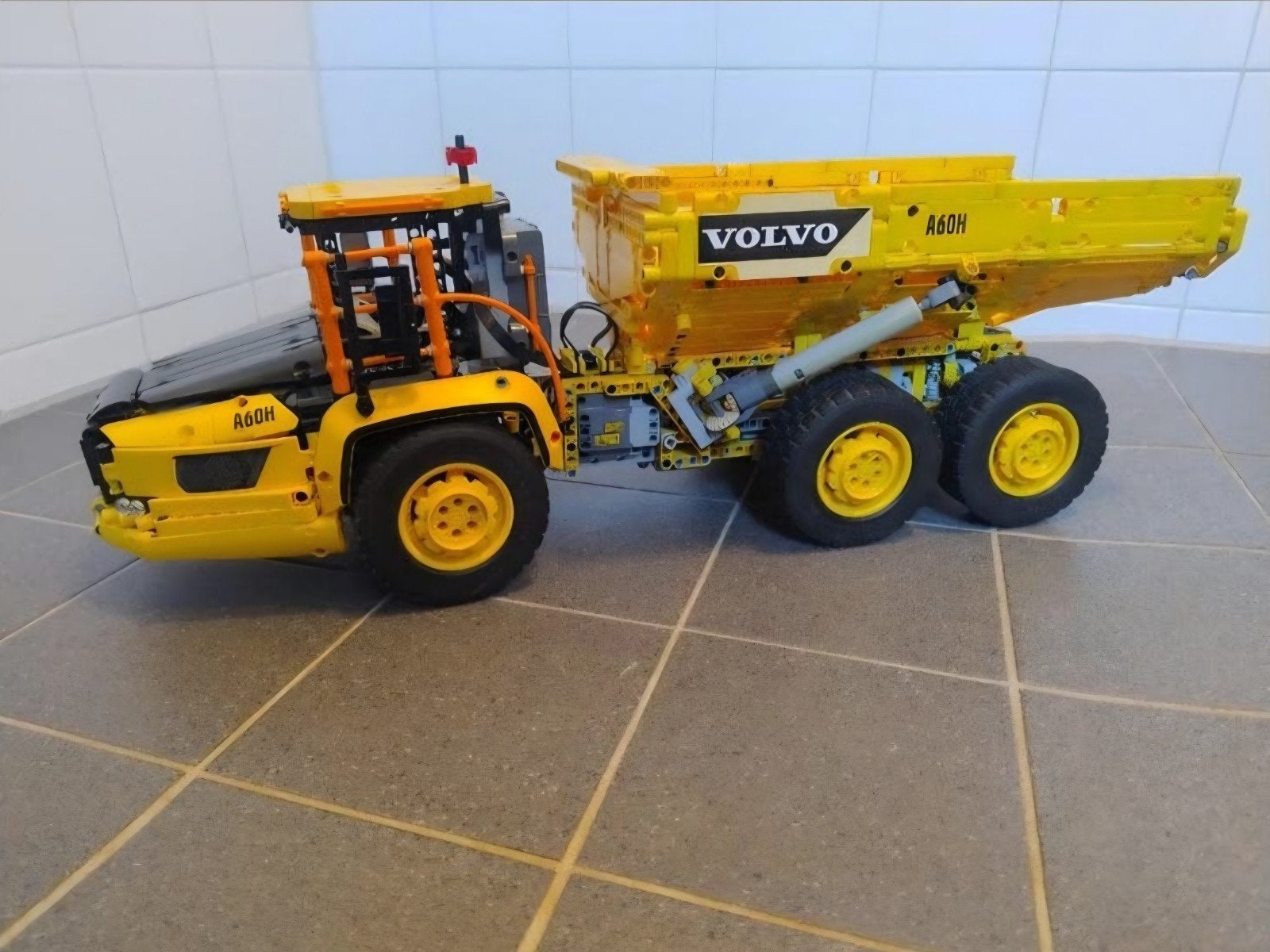 LEGO Technic 42114 Volvo 6x6 Knikdumper, Lego, Ophalen of Verzenden, Zo goed als nieuw, Technic