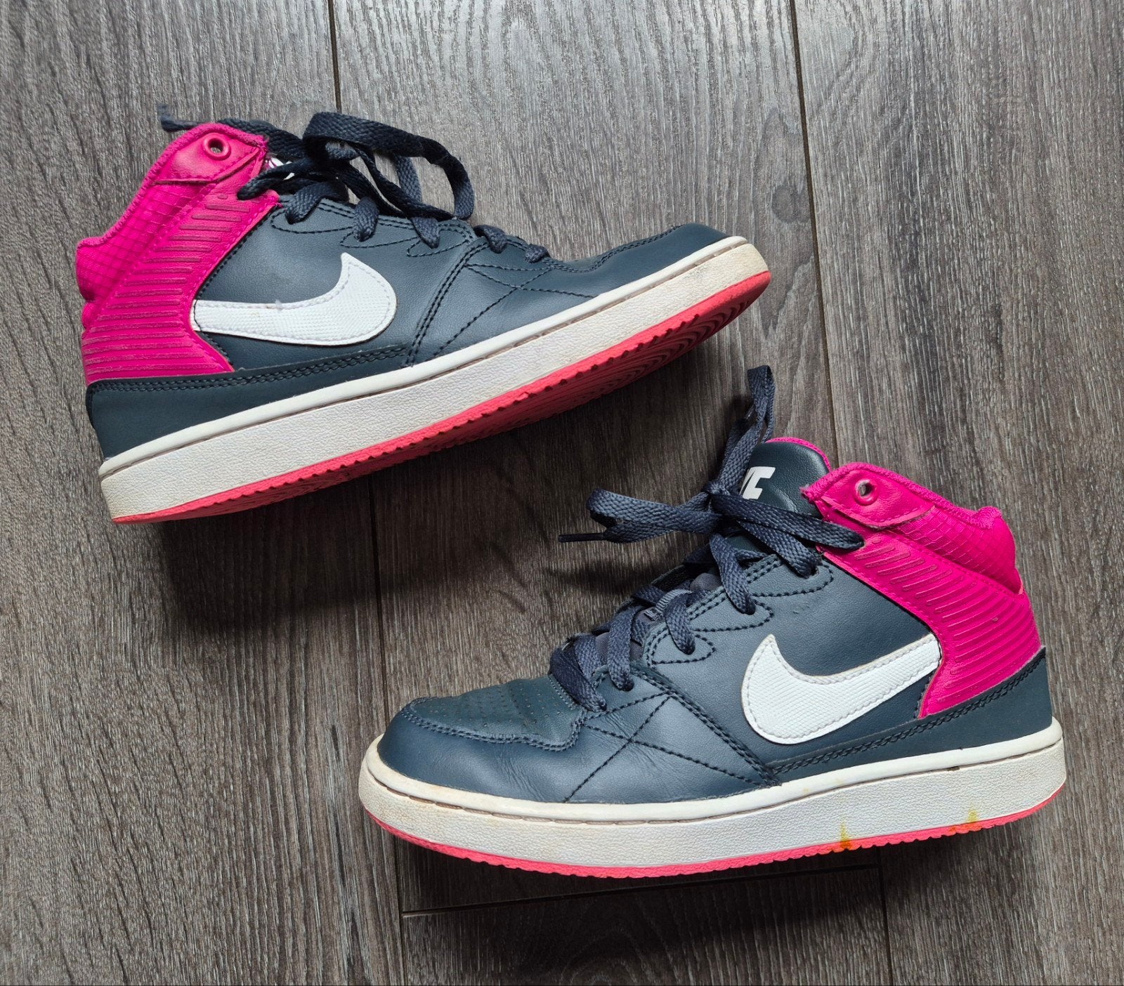 Supermooie Nike Priority Mid 36, Meisje, Sportschoenen, Ophalen of Verzenden, Zo goed als nieuw