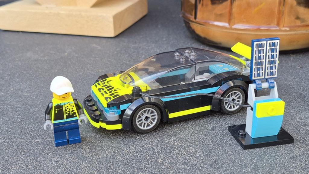 Lego 60383 Elektrische sport auto compleet, Ophalen of Verzenden, Zo goed als nieuw