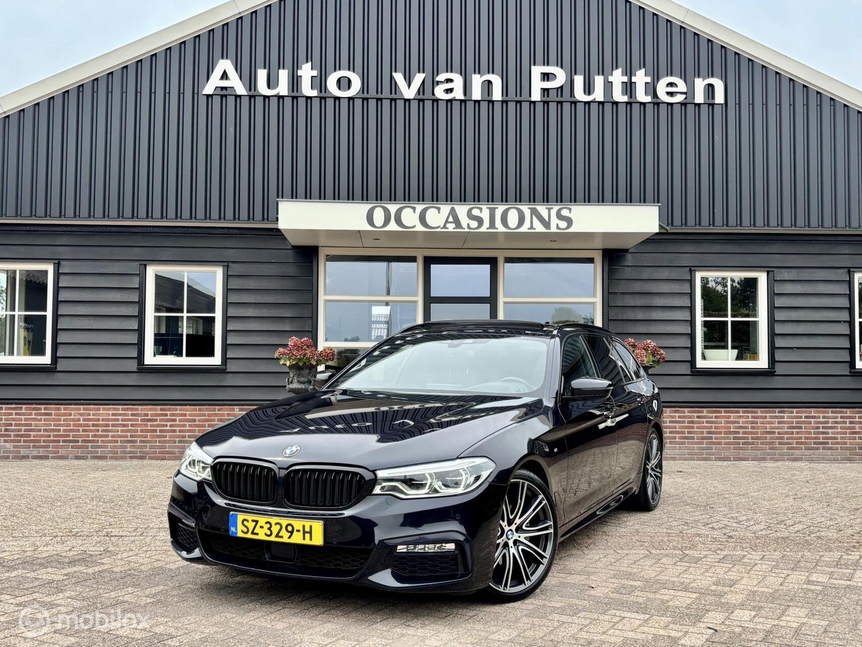BMW 5-serie Touring 520i High Executive / M-Pakket / Pano /, Auto's, Automaat, 1998 cc, Achterwielaandrijving, Gebruikt