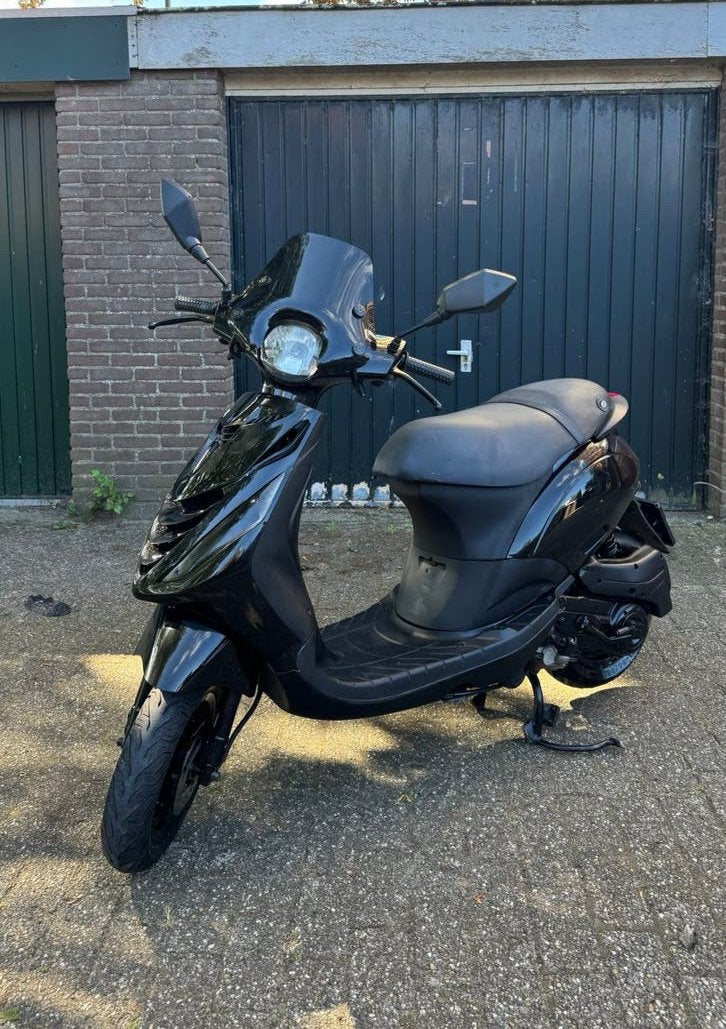 Piaggio Zip 4T Brom Sp Nieuwstaat! 6900 km, Ophalen, Zip, Zo goed als nieuw, Benzine
