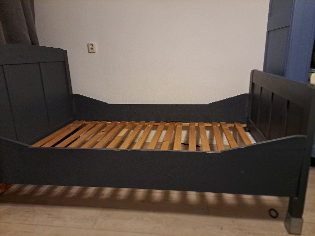 Vintage schattig  bed. Breedte 120 cm lengte 190 ., Ophalen, Gebruikt, Vintage, 190 cm of minder