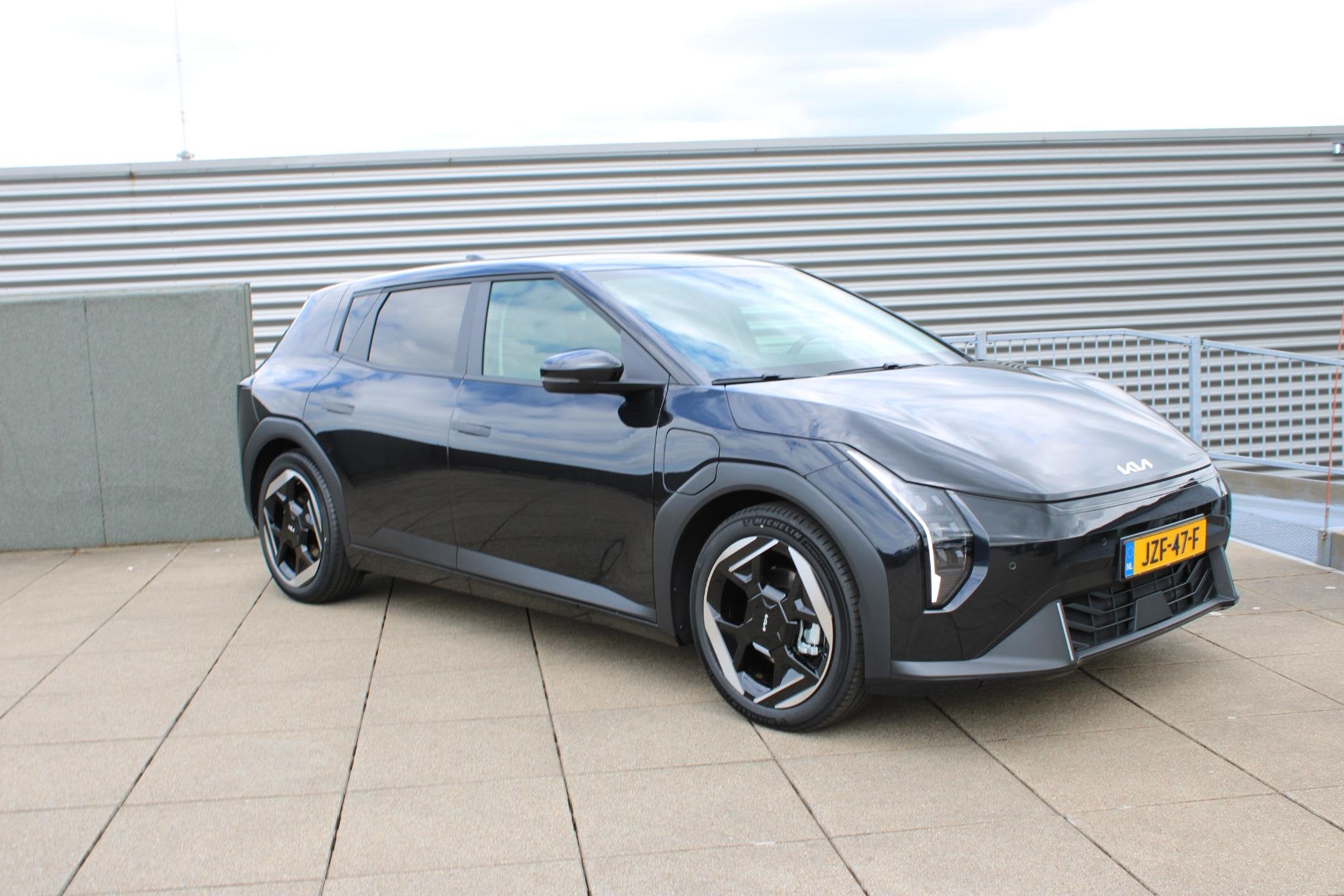Kia EV4 GT-PlusLine 81.4 kWh Panodak / LMV/ Carplay / stoelv, Auto's, Kia, 81 kWh, Origineel Nederlands, 584 km, 204 pk