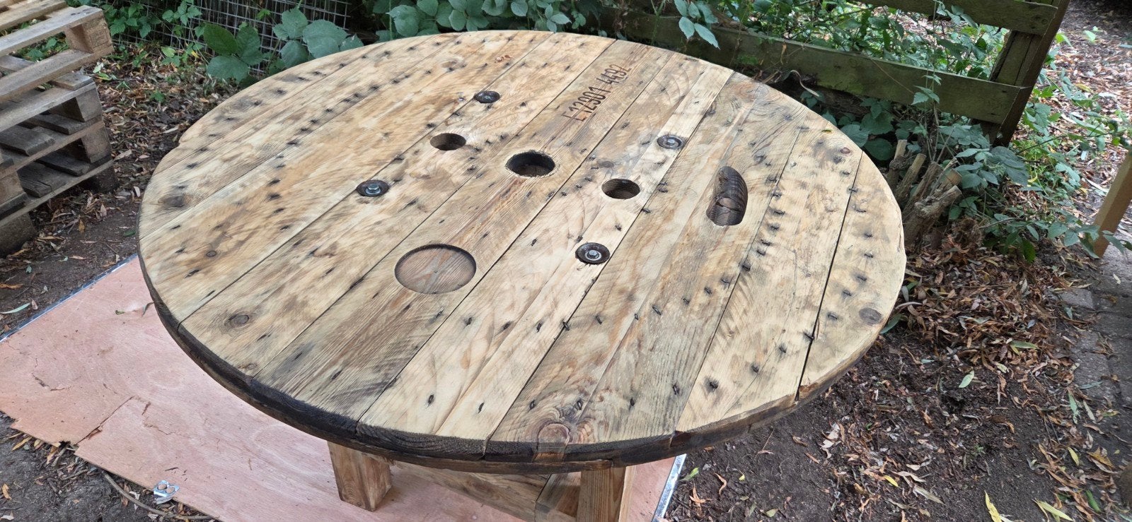 Kabelhaspel tafel, Tuin en Terras, Ophalen, Gebruikt, Rond, Hout