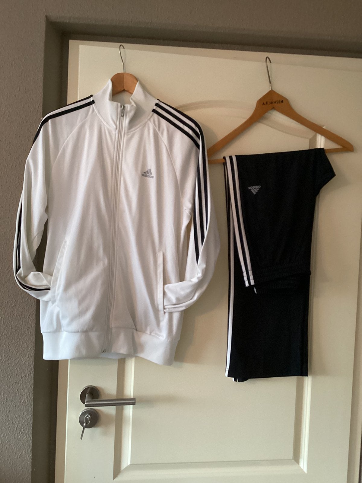Prachtig trainingspak Adidas maat M te koop., Ophalen of Verzenden, Zo goed als nieuw, Zwart, Overige typen