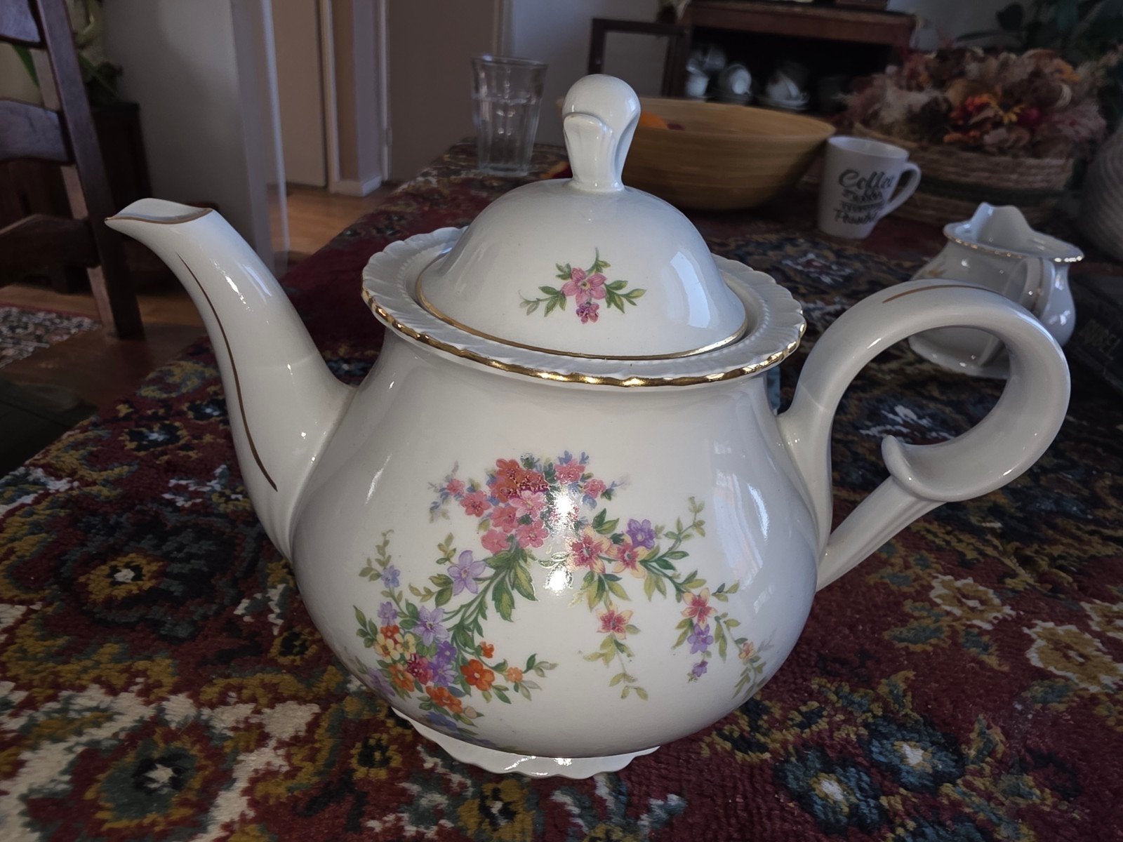 Prachtig theeservies met bloemmotief en gouden rand, Ophalen of Verzenden
