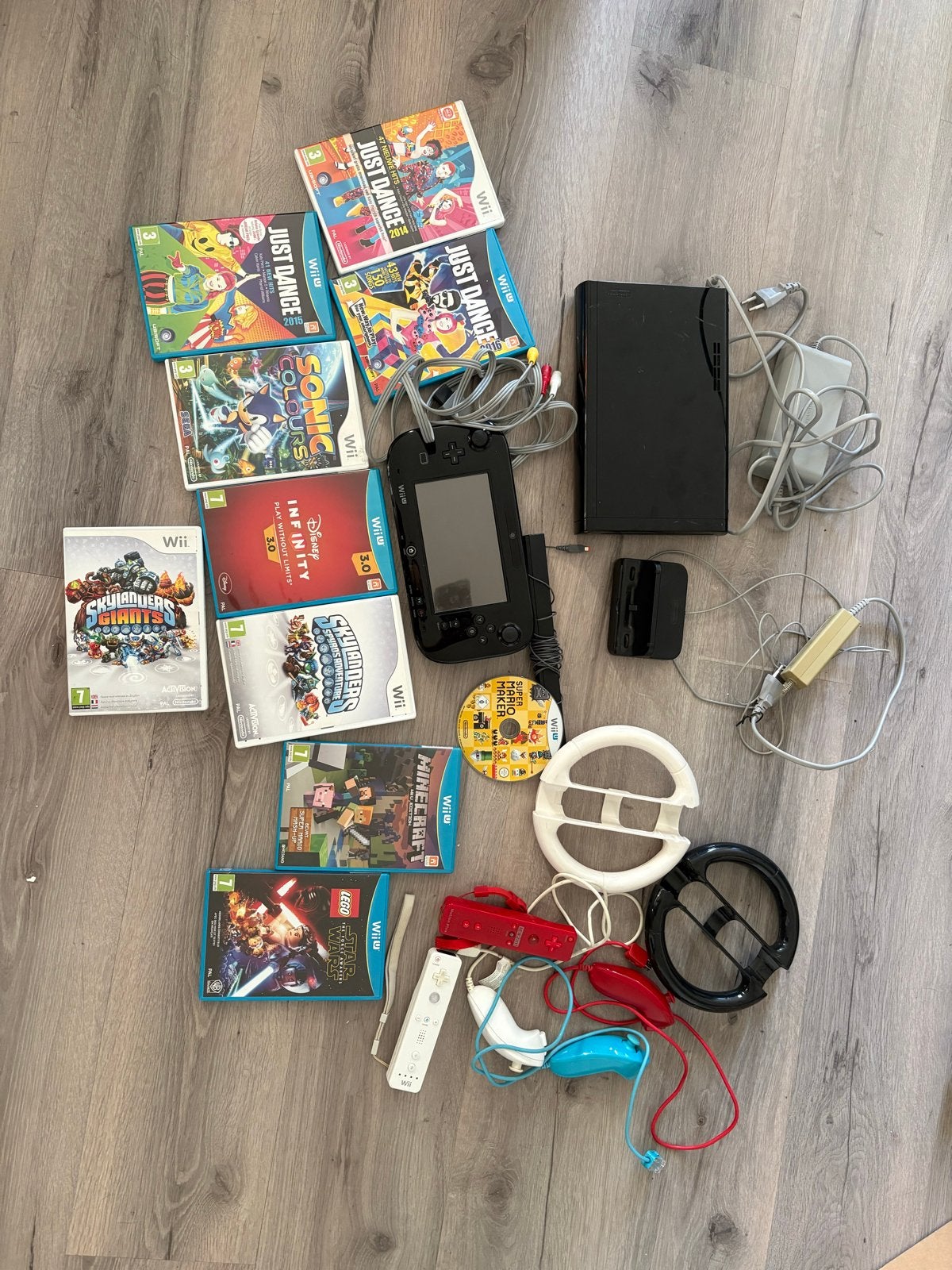 Wii U set met 9 spellen, controllers en accessoires, 2 spelers, Ophalen, Gebruikt, Vanaf 3 jaar