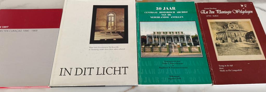 Boeken  over de nederlandse antillen, Ophalen of Verzenden, Gelezen