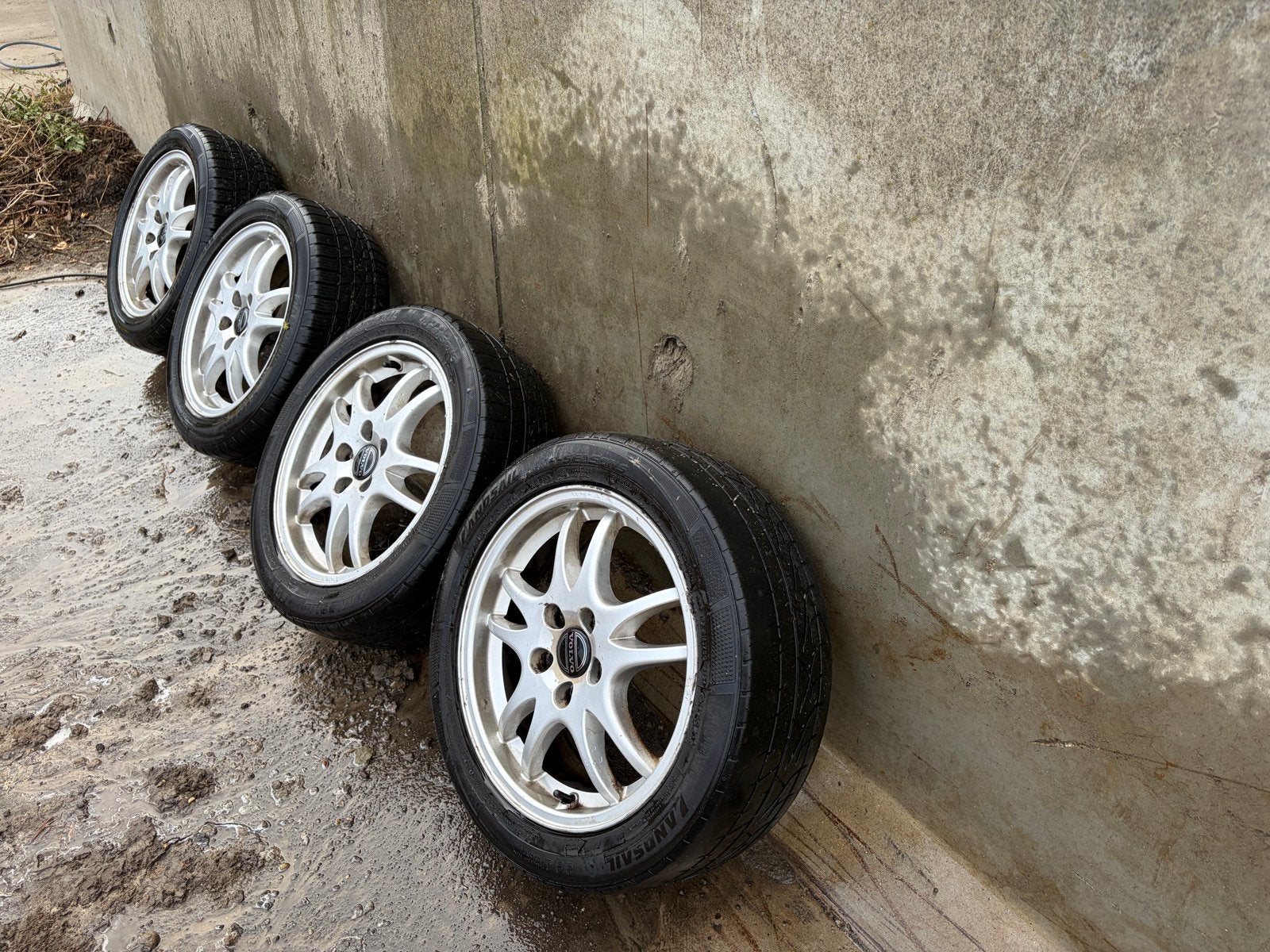 Mooie 850/V70 velgen met banden (deels nieuw), Ophalen, Gebruikt