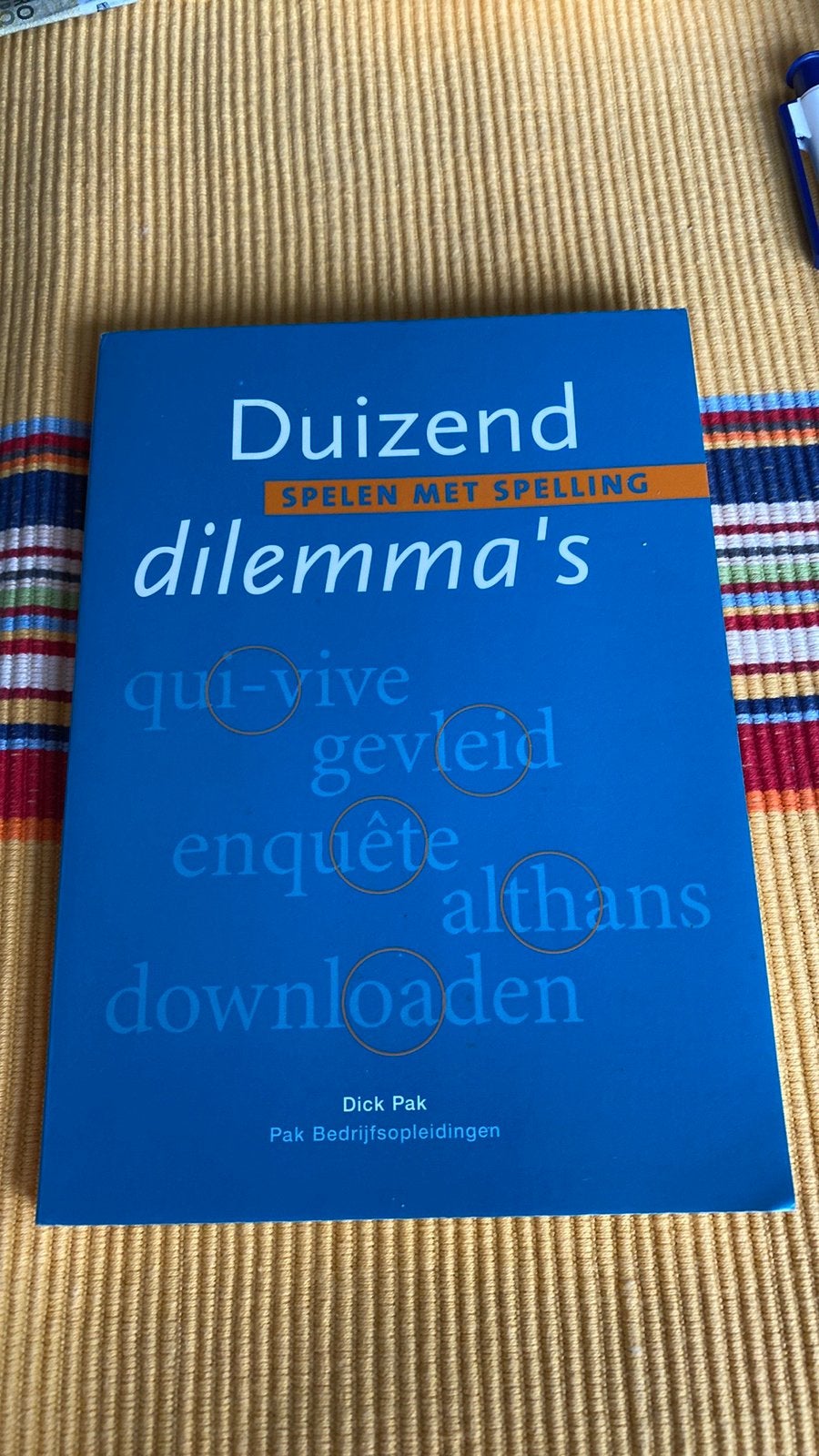 Duizend dilemma’s. Spelen met spelling., Ophalen of Verzenden, Zo goed als nieuw, Van Dale, Nederlands