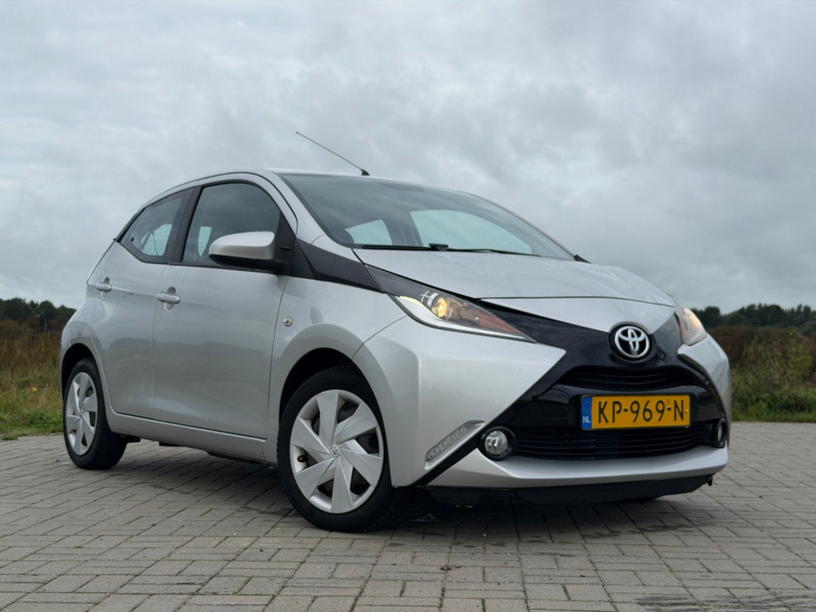 Toyota Aygo 1.0 12V Vvt-i Ddrs 2016 Grijs