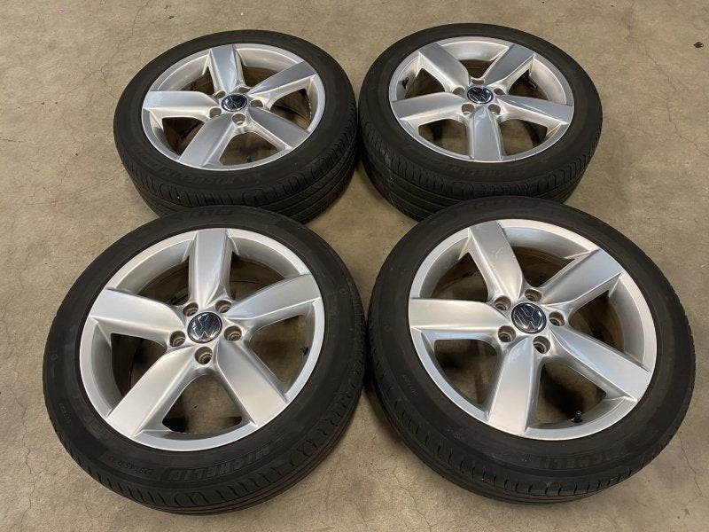 17 inch originele velgen + zomerbanden Volkswagen Golf, Auto-onderdelen, Gebruikt, -, -, Banden en Velgen