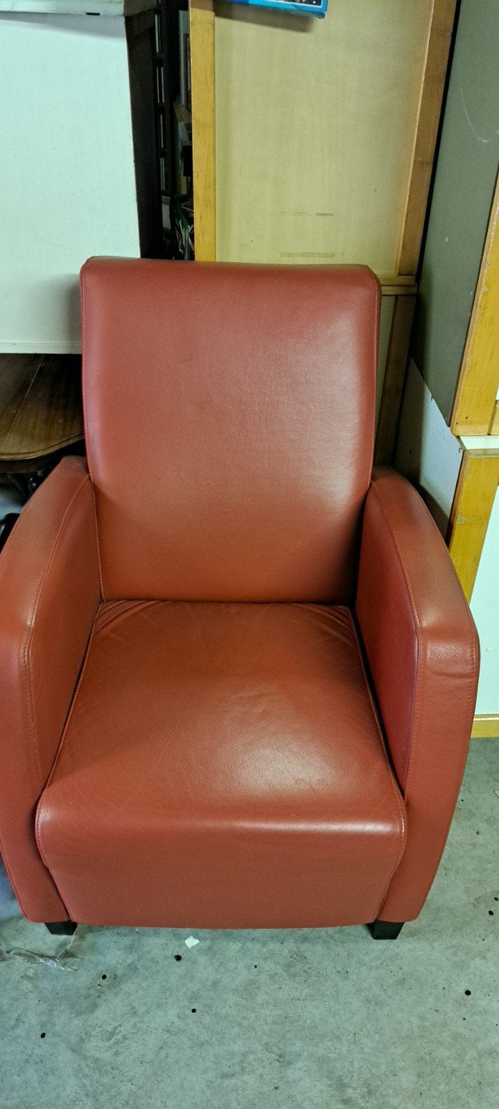 Comfortabele rode leren fauteuil, Ophalen, Gebruikt, Modern klassiek, 50 tot 75 cm