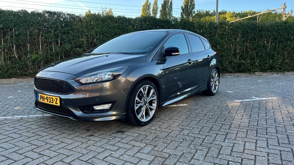 Ford Focus ST-Line 182 Limited Edition | 120 van in NL