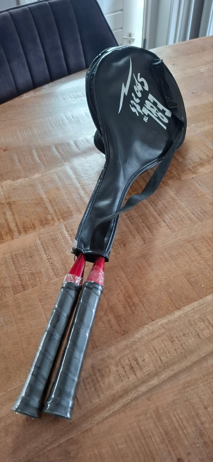 Nieuwe set badminton: 2 rackets en 3 veertjes, Sport en Fitness, Ophalen of Verzenden, Nieuw, Racket(s)