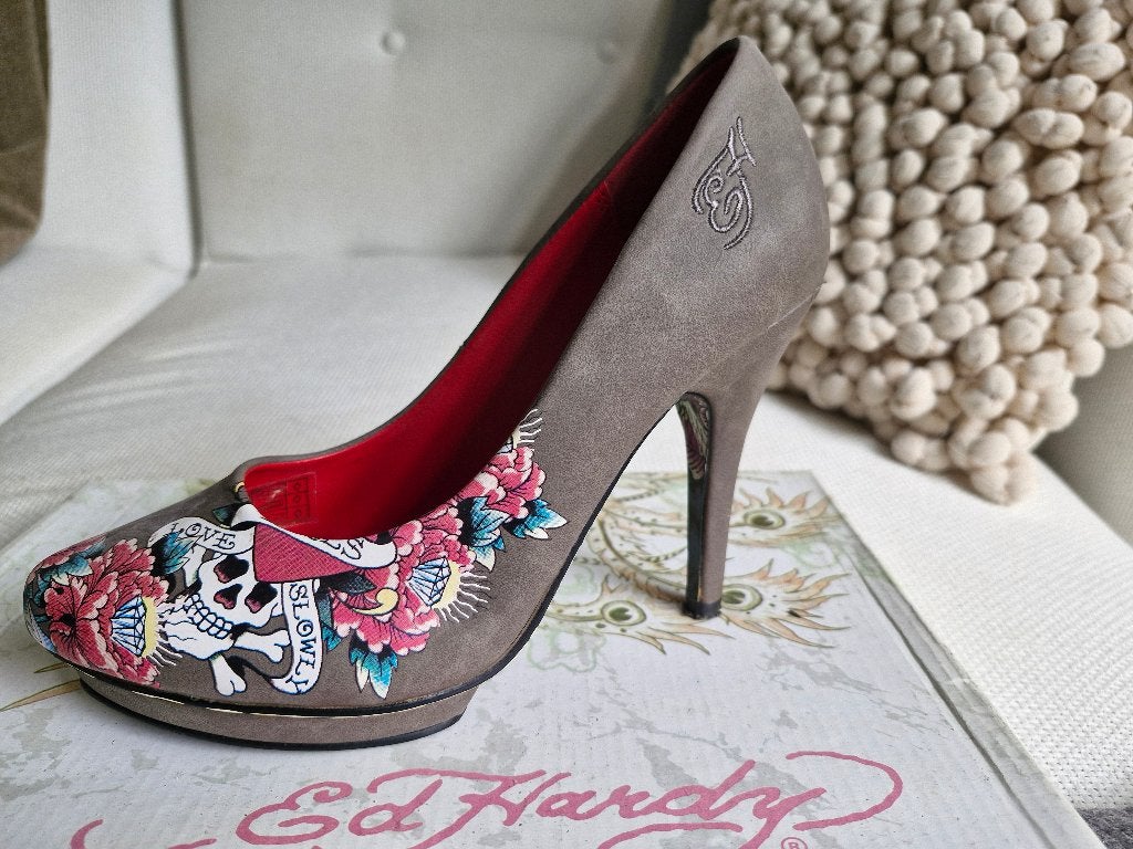 Ed hardy pumps maat 38, één keer gedragen, Pumps, Ophalen of Verzenden, Zo goed als nieuw, Grijs