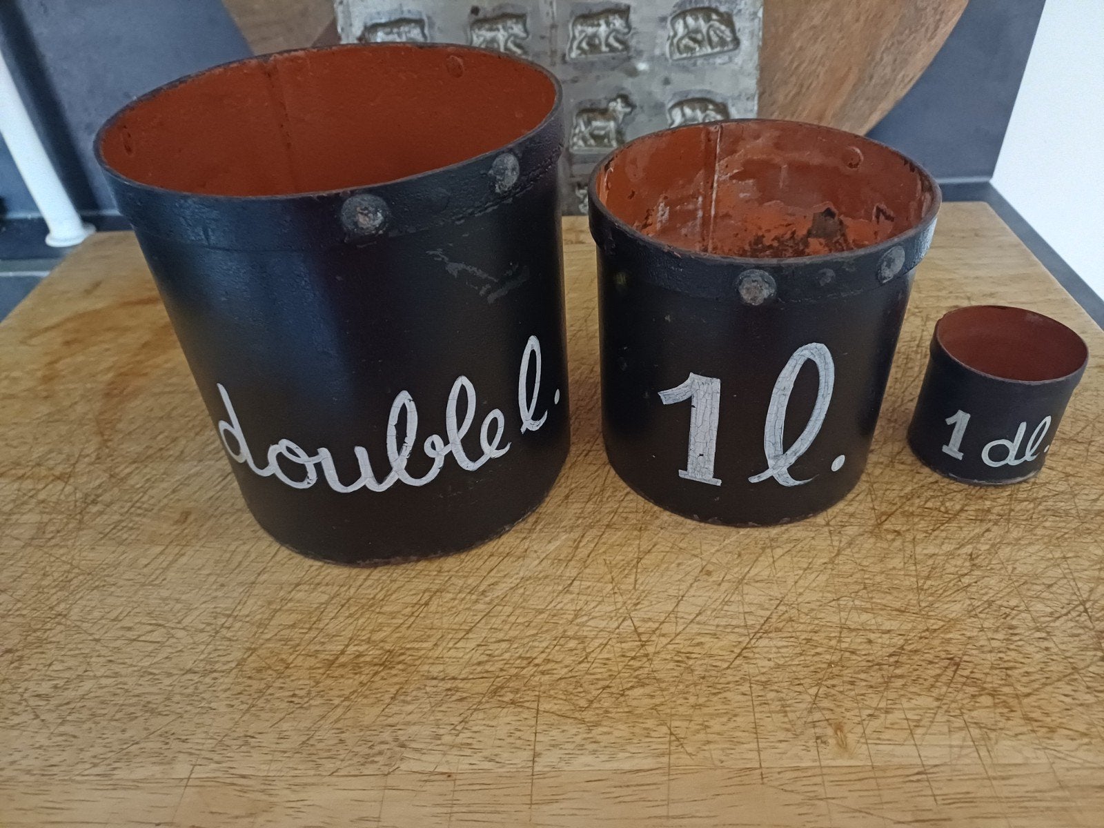 Antieke Franse Inhoudsmaten zwart en rood metaal, Antiek en Kunst, Verzenden