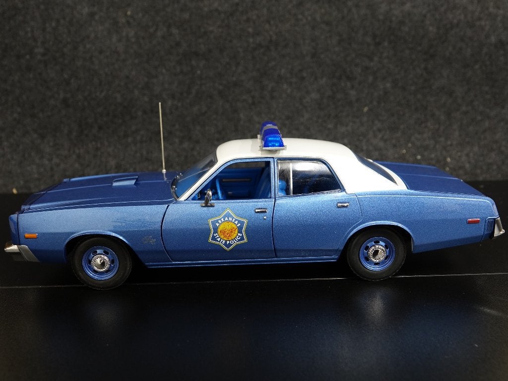 Greenlight 1:18 1977 Dodge Monaco Smokey and the Bandit, Hobby en Vrije tijd, Overige merken, Auto, Onbekend, Nieuw