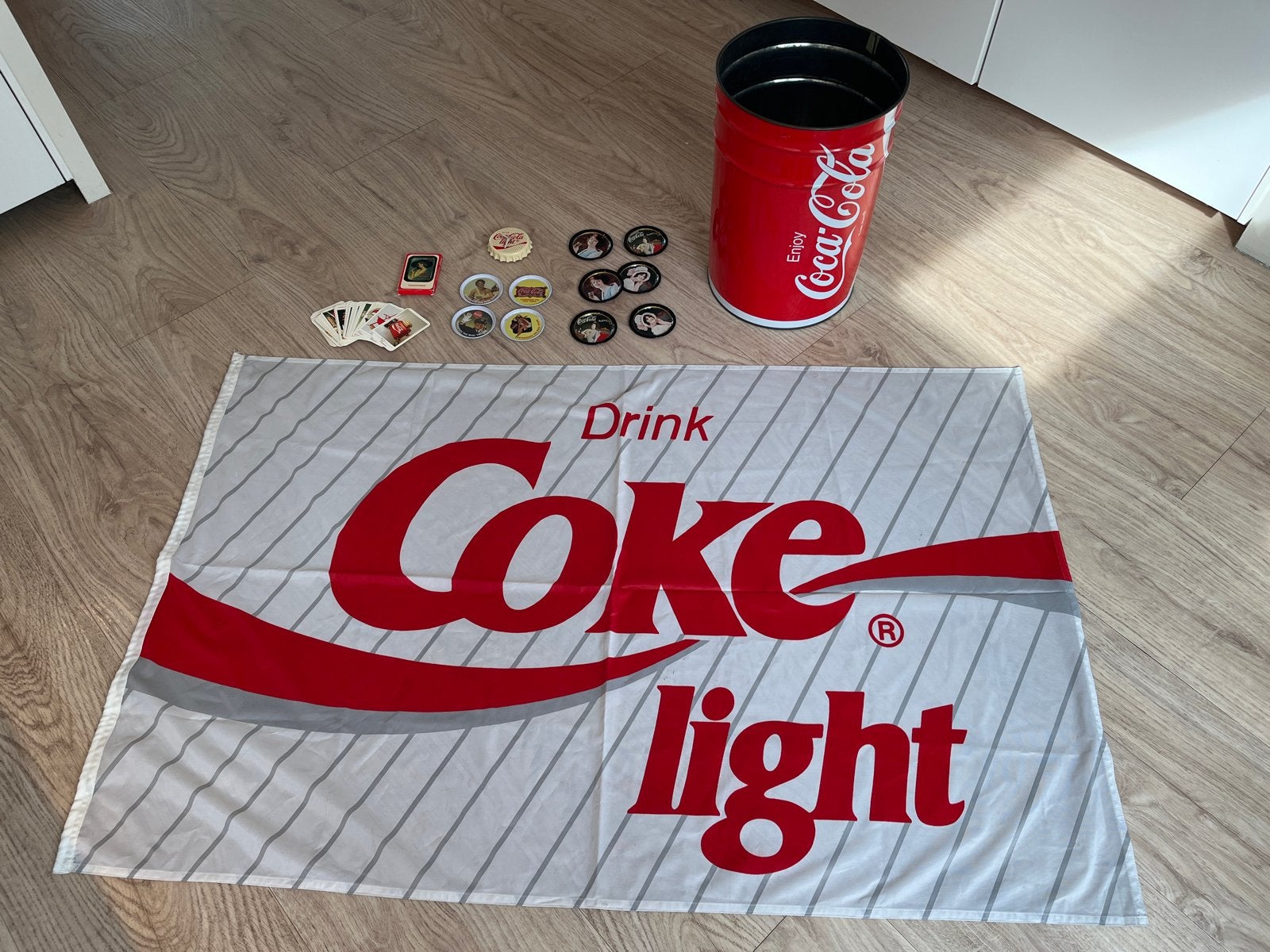 Coca-Cola verzamelpakket – vlag, klok, onderzetters, kwartet, Ophalen, Gebruikt, Overige typen