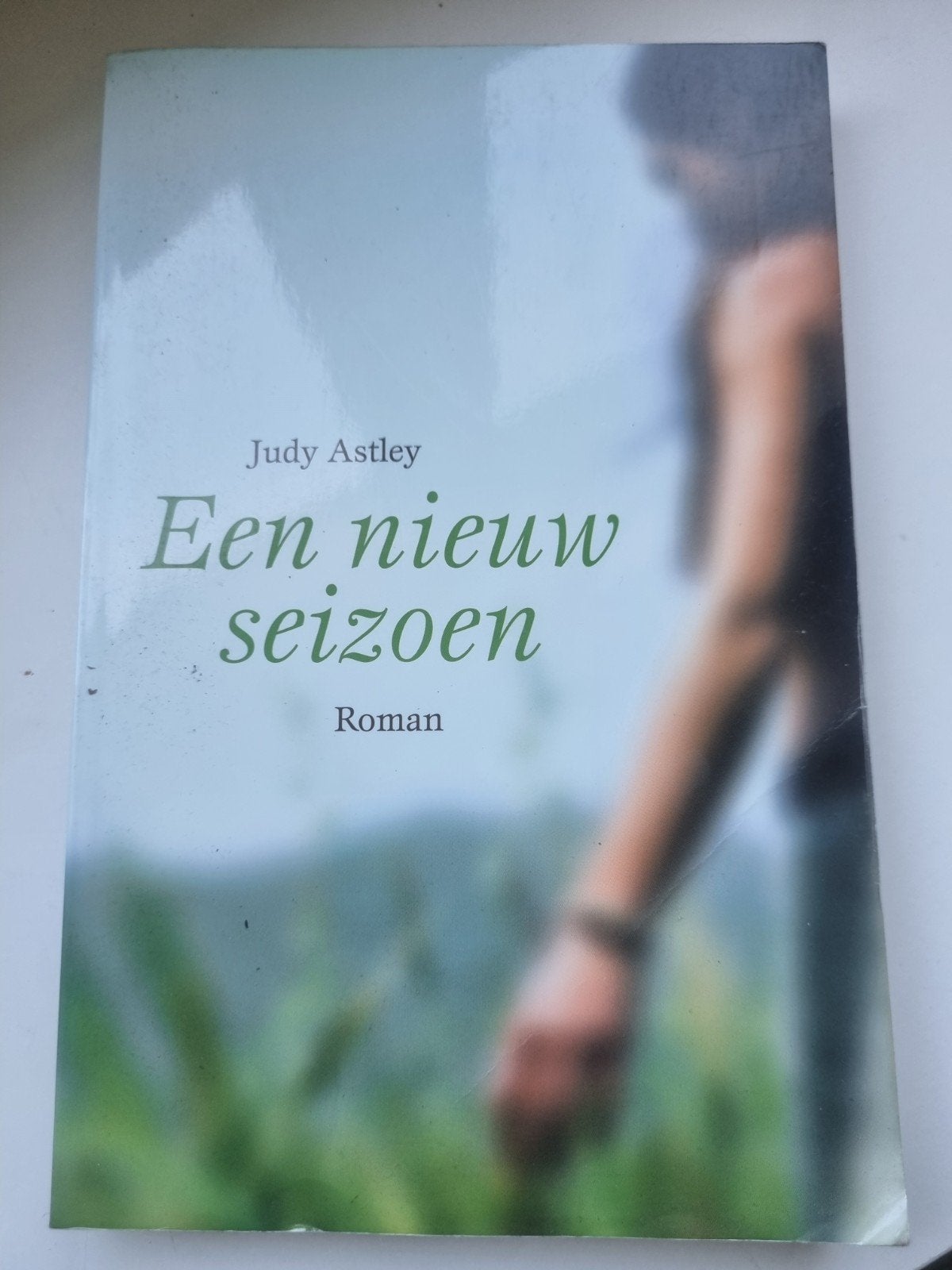 een nieuw seizoen, Ophalen of Verzenden, Zo goed als nieuw, Noord-Brabant