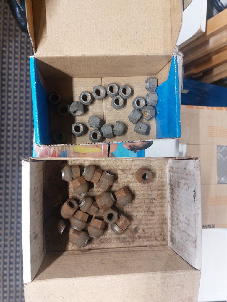 GRATIS 2 sets velgmoeren 1x 20 stuks en 1x 16 stuks, Ophalen of Verzenden, Gebruikt