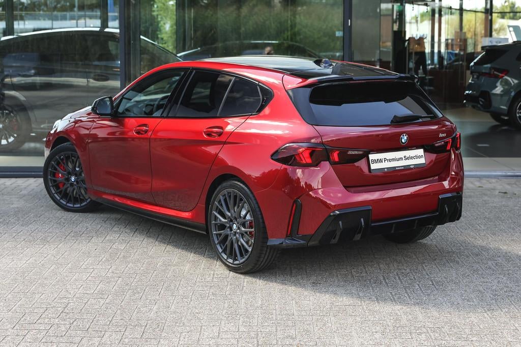 BMW 1 Serie 120 M Sport Automaat / Sportstoelen / Achteruitr, Auto's, 156 pk, Met garantie (alle), Alcantara, Origineel Nederlands