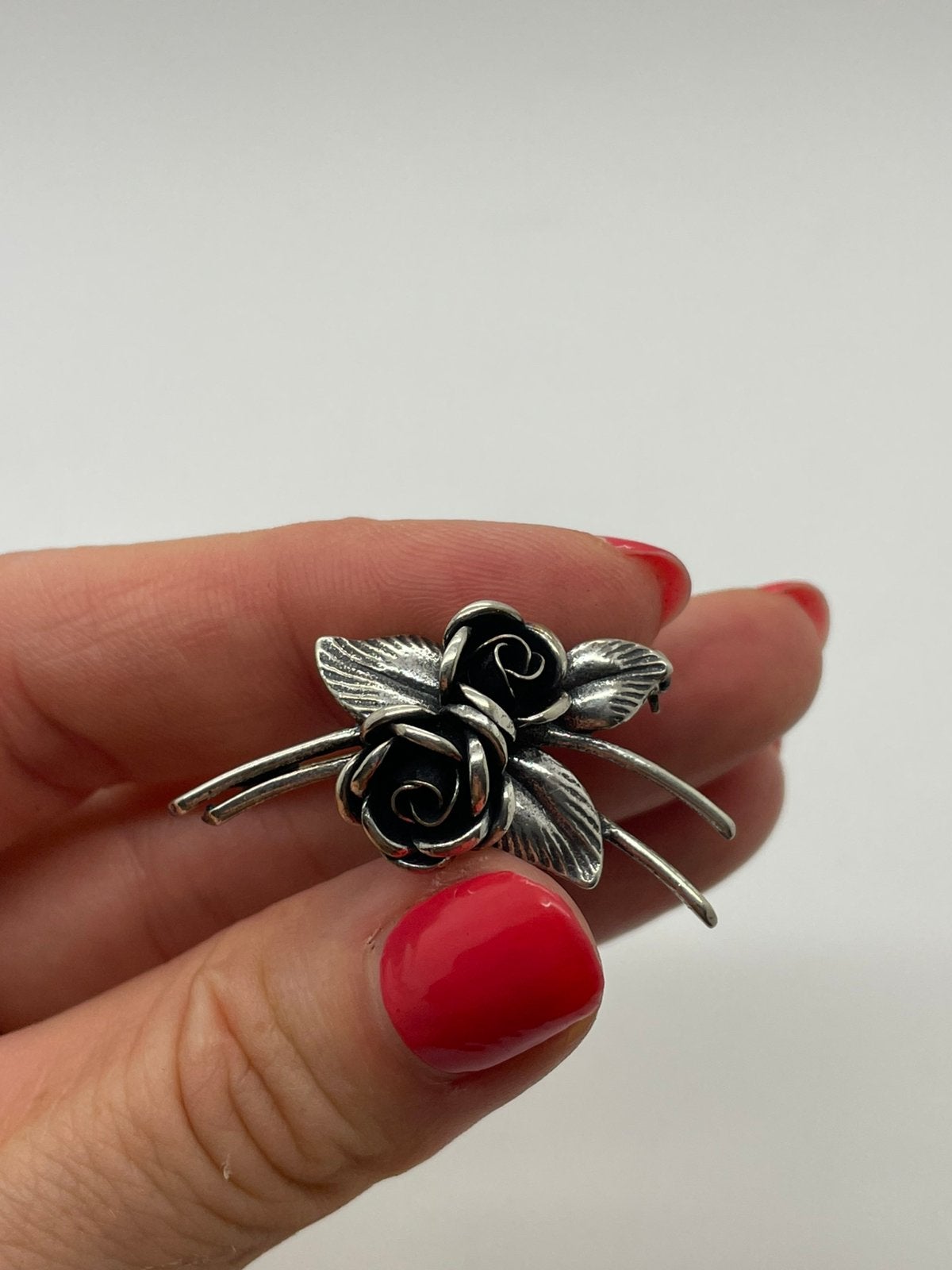 F566 Prachtige zilveren Teka broche roosjes, Ophalen of Verzenden, Zilver, Broche