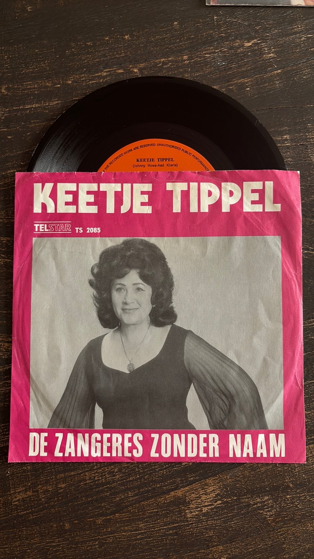 De Zangeres Zonder Naam - Keetje Tippel, Ophalen of Verzenden, Zo goed als nieuw, Nederlandstalig