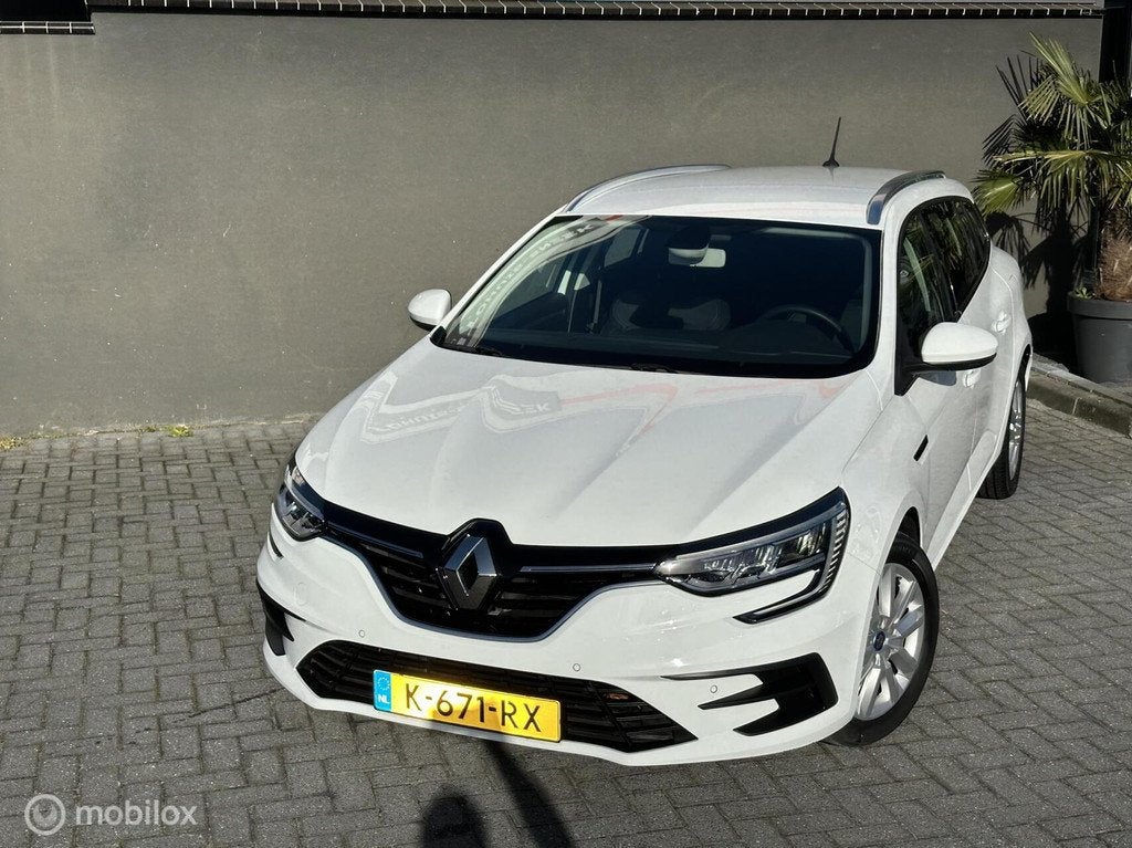 Renault Megane Estate 1.6 E-Tech Plug-In Hybrid 160 Business, Auto's, 77 km/l, Gebruikt, 4 cilinders, Wit