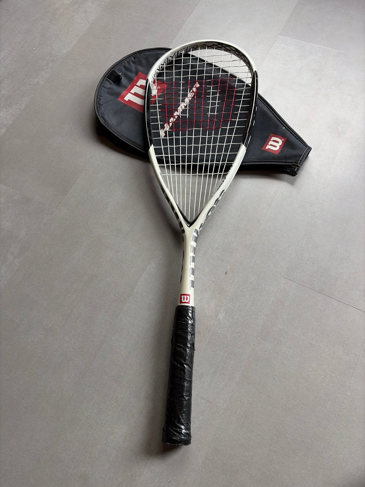 Wilson Hammer 160 Squash Racket met hoes, Ophalen of Verzenden, Gebruikt, Racket, Met hoes
