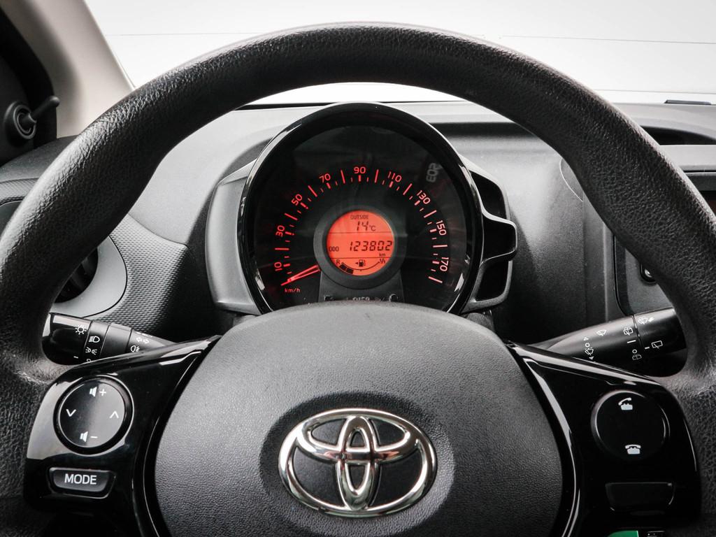 Toyota Aygo 1.0 VVT-i x-fun | Airco | Audio | Allseason | 5, Auto's, Toyota, Voorwielaandrijving, Stof, Gebruikt, 4 stoelen