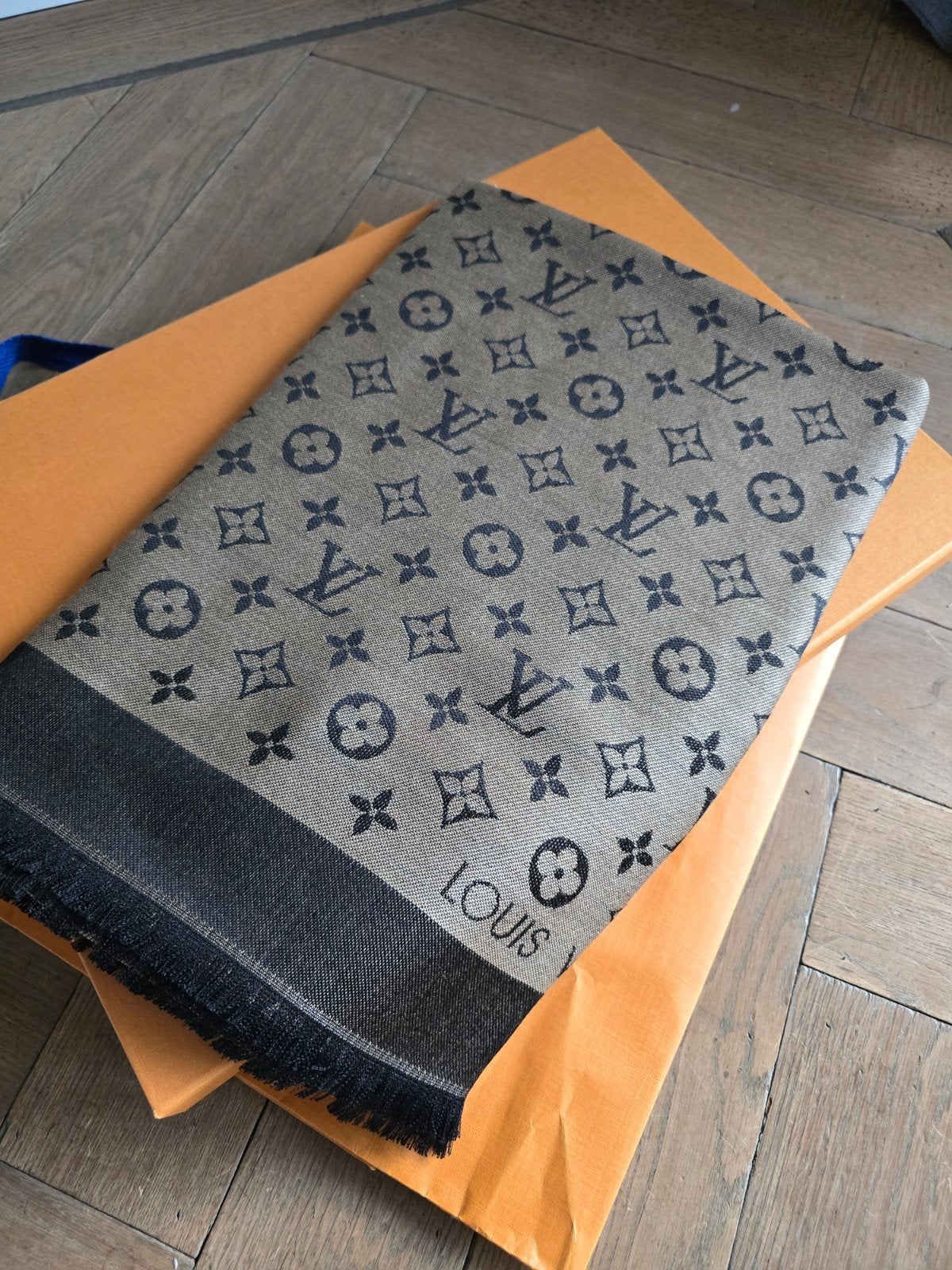 Louis Vuitton sjaal. Originele., Kleding | Dames, Mutsen, Sjaals en Handschoenen, Maat 46/48 (XL) of groter, Ophalen of Verzenden
