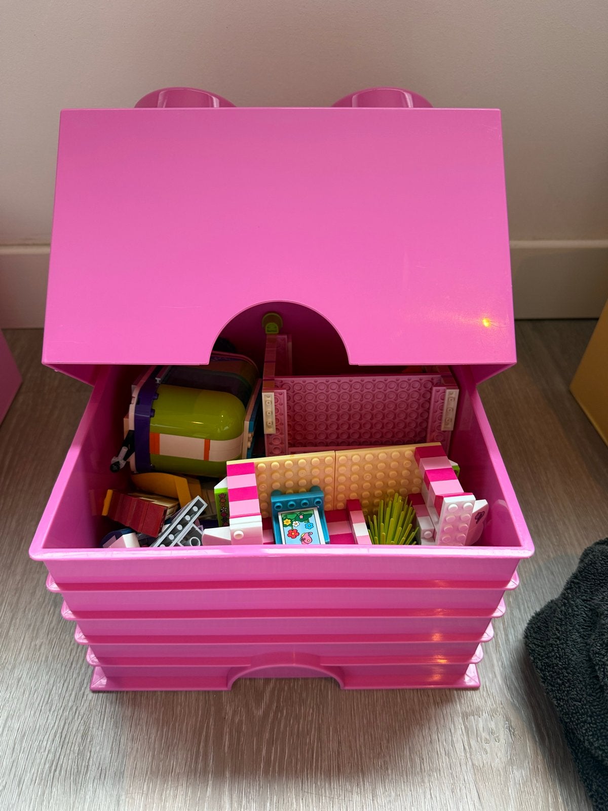 Roze Lego opbergbak met deksel - Ideaal voor speelgoed, Ophalen of Verzenden, Zo goed als nieuw, Overige merken