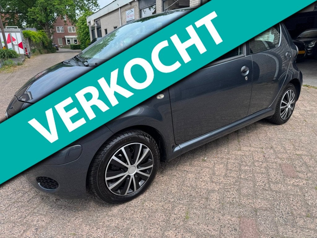 Toyota Aygo 1.0-12V Now AIRCO ORG 133594 KM NAP O.H BOEKJES, Voorwielaandrijving, Euro 5, Gebruikt, 4 stoelen