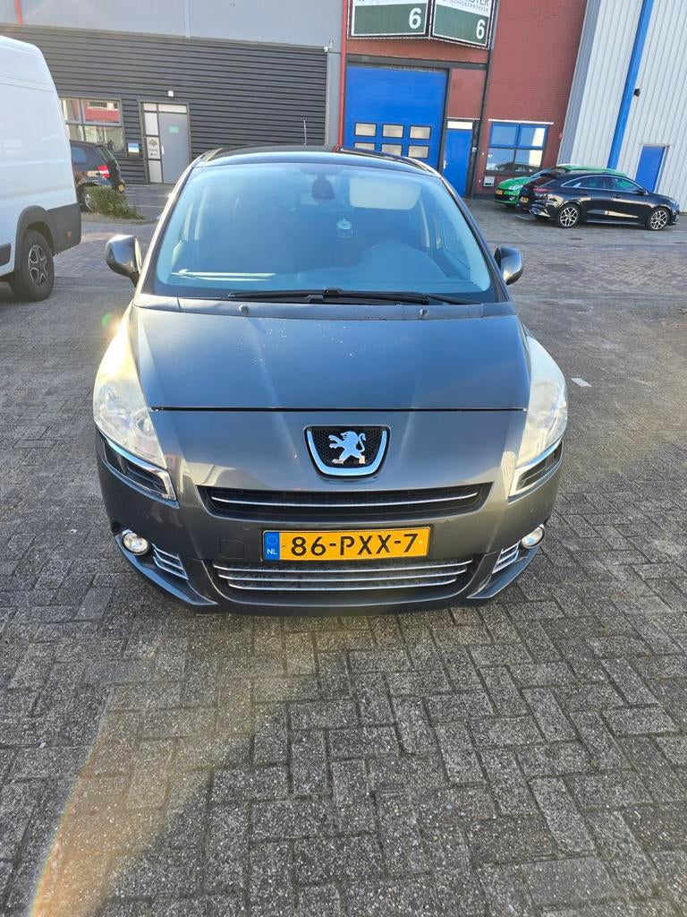 Peugeot 5008 1.6 VTI 7PL 2011 Grijs (5 personen), Auto's, Voorwielaandrijving, 1380 kg, 4 cilinders, 75 €/maand