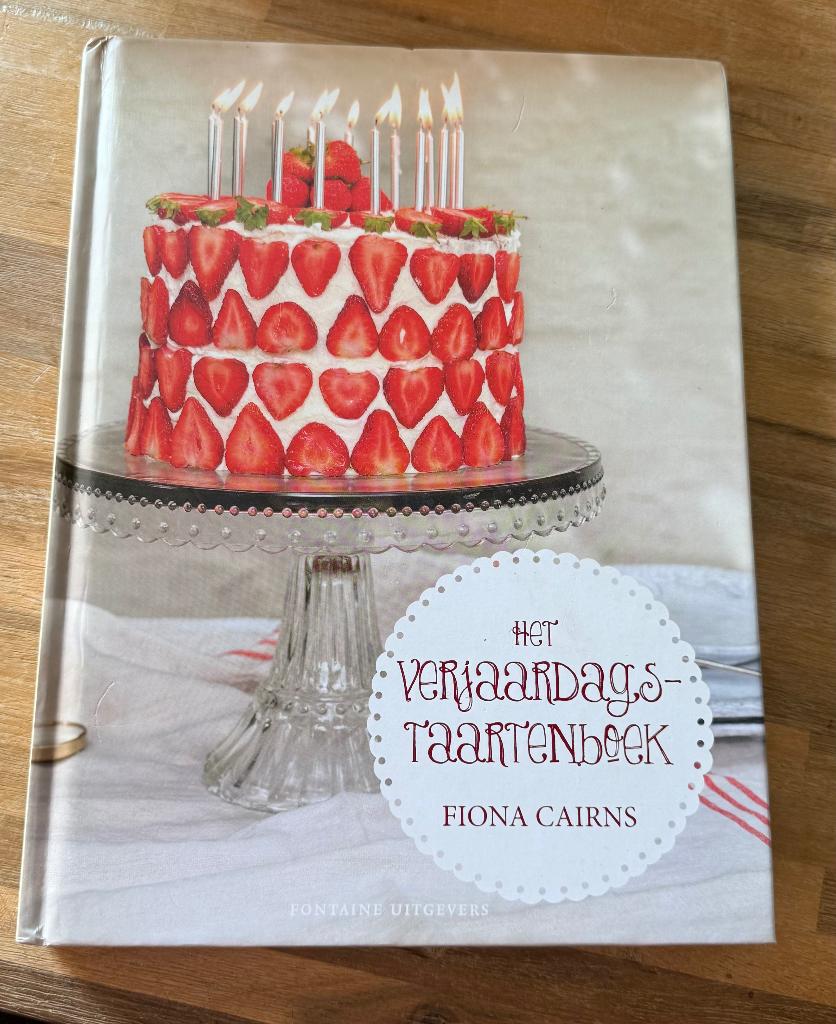 Het Verjaardagstaartenboek Fiona Cairns, Nieuw, Ophalen of Verzenden, Taart, Gebak en Desserts, Nederland en België