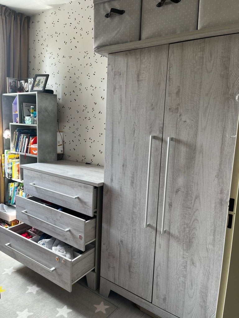 Baby room furniture (crib, change table, wardrobe), Ophalen, Zo goed als nieuw