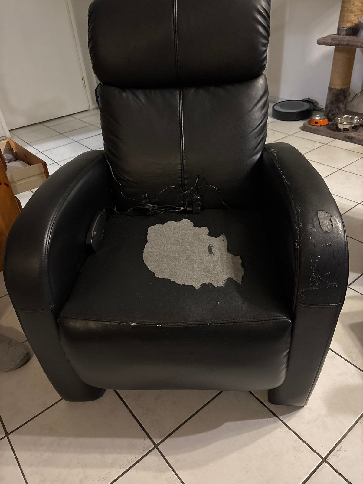 Gratis af te halen: Massage fauteuil voor de handige klusser, Ophalen, Gebruikt, Leer, 75 tot 100 cm