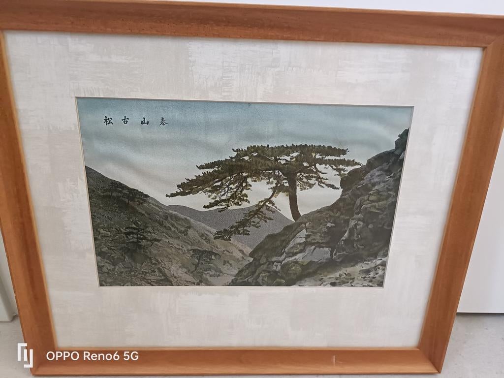 Ingelijste Japanse Kunstprint - Berglandschap met Boom, Antiek en Kunst, Kunst | Schilderijen | Klassiek, Ophalen of Verzenden