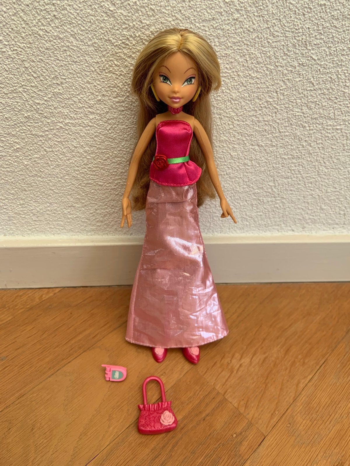 Winx Club Flora Dance Night, Verzamelen, Poppen, Zo goed als nieuw, Fashion Doll, Ophalen of Verzenden
