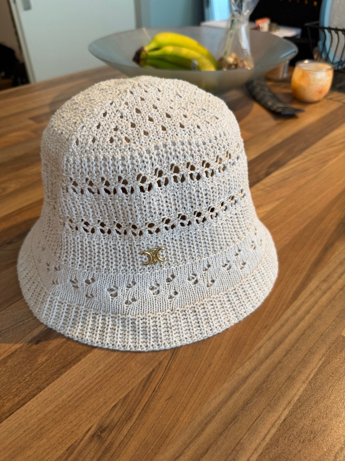 Celine bucket hoed gebreid met logo, Kleding | Dames, Hoeden en Petten, Ophalen of Verzenden, Nieuw, One size fits all, Hoed