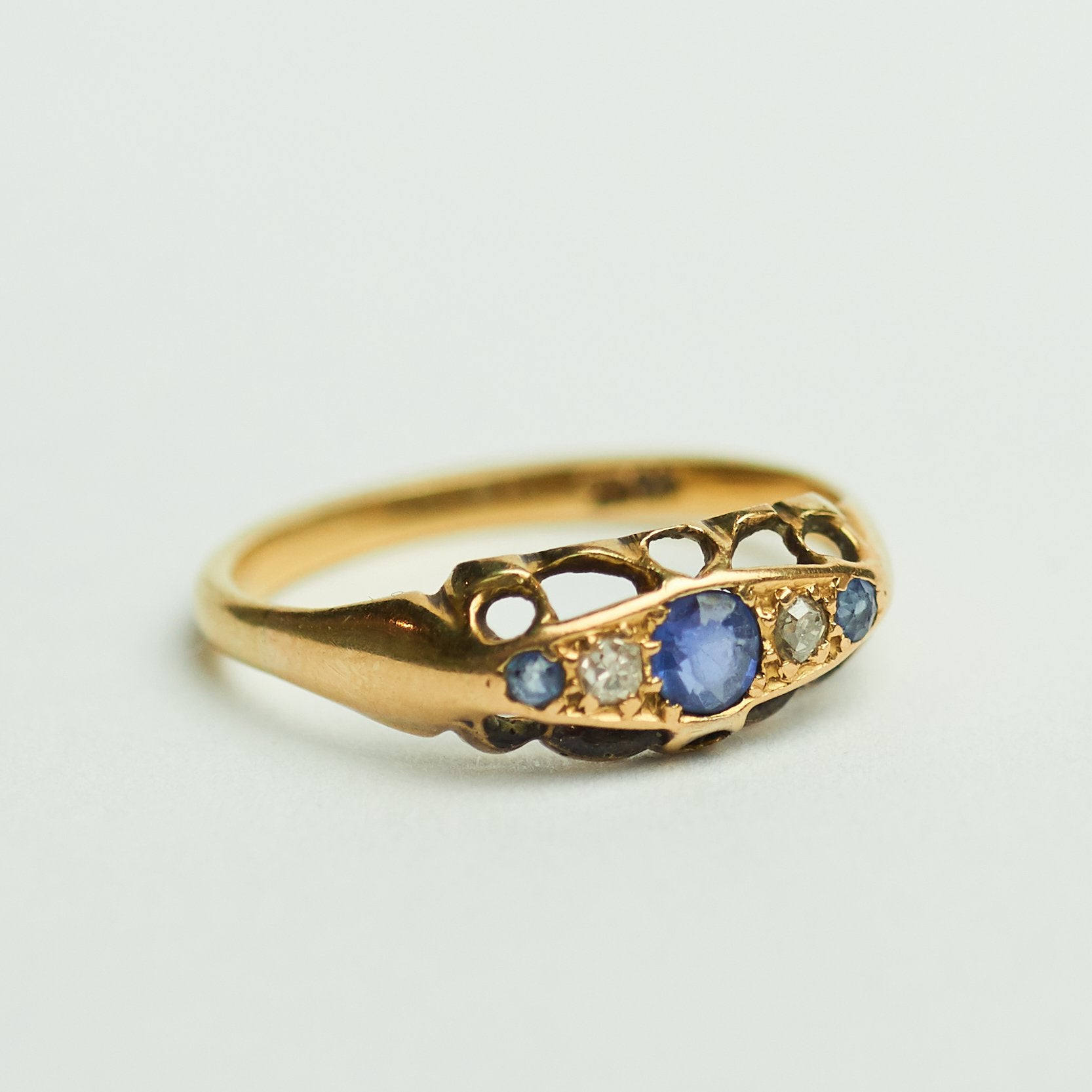 Vintage gouden ring bootring saffier diamant antiek goud, Ophalen of Verzenden, Zo goed als nieuw, 17 tot 18, Met edelsteen
