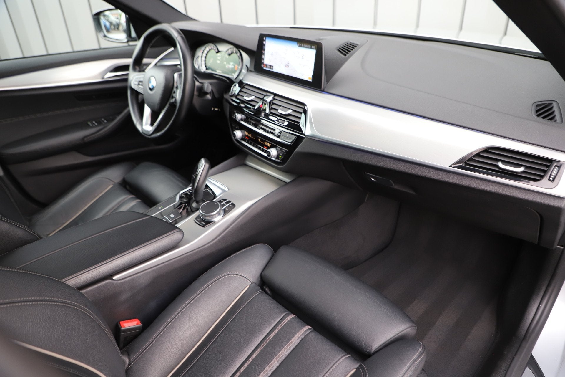 BMW 5 Serie 520i High Executive Aut8 | 184PK | Panoramadak |, Automaat, 1998 cc, Achterwielaandrijving, Gebruikt