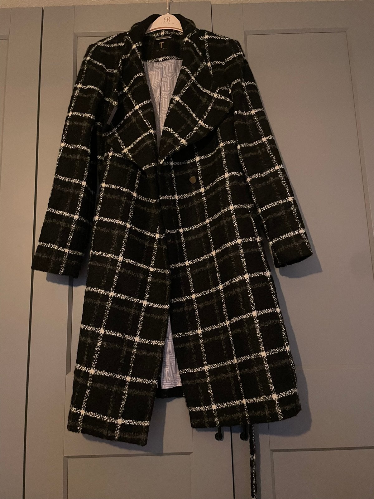 Ted Baker mt 4/ 42 zwarte wolle lange jas met ruitjes engels, Kleding | Dames, Verzenden, Zo goed als nieuw, Maat 42/44 (L), Zwart